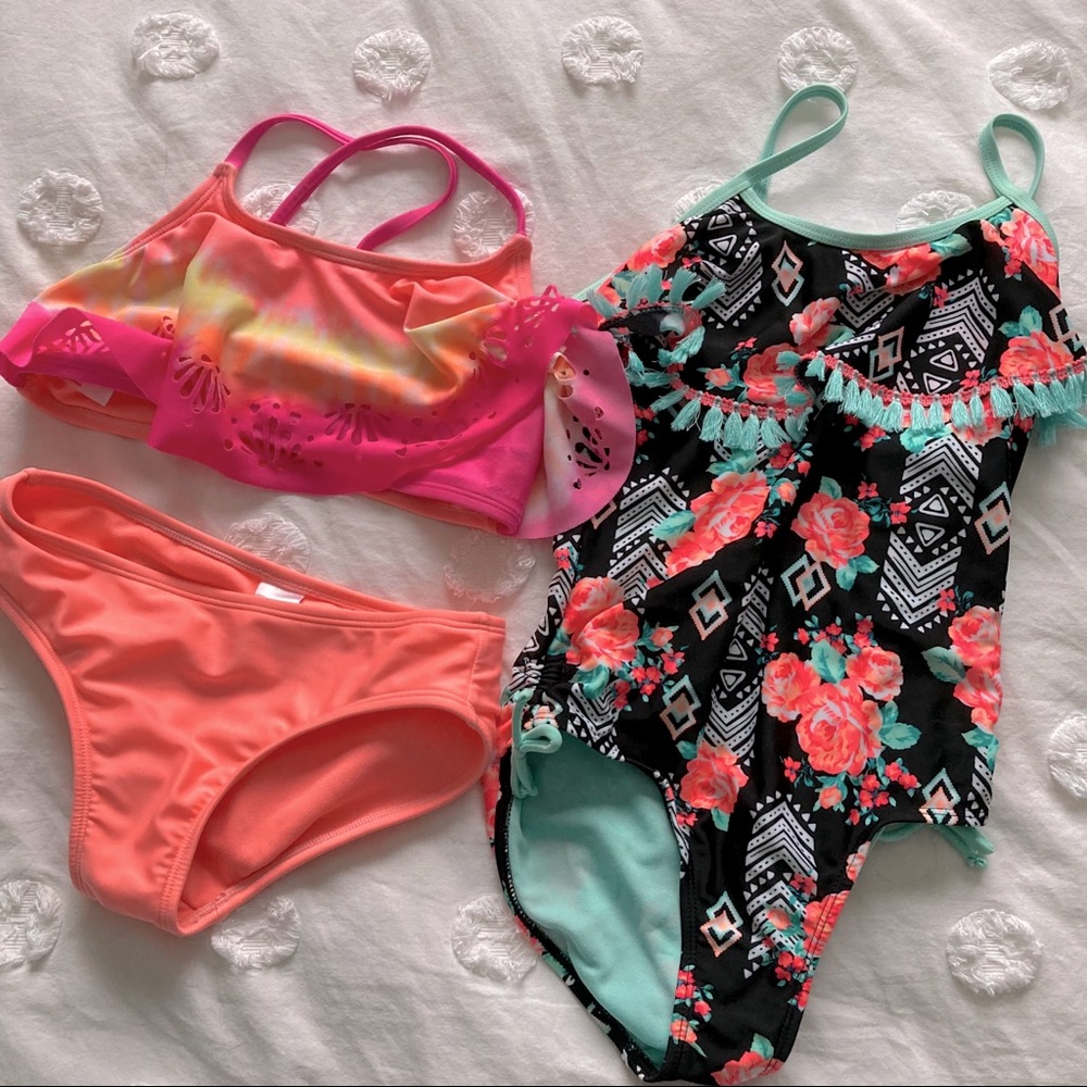 • LOT OF 2 • Girls Swimsuits size M 7/8 👙🩱